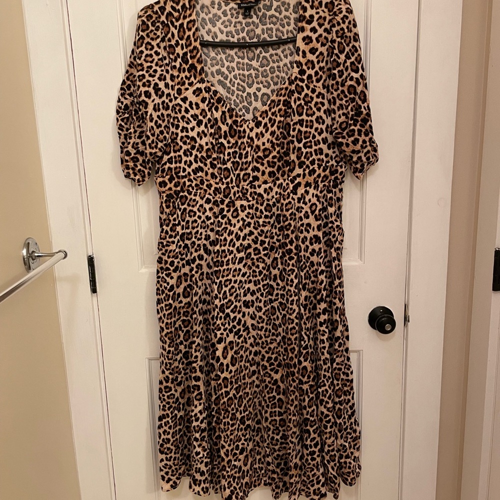 Retro Chic Leopard Print Midi Dress